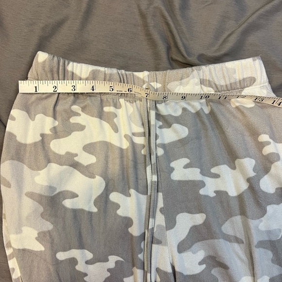 Wandering Dreams Camo Joggers Size M - Picture 3 of 5